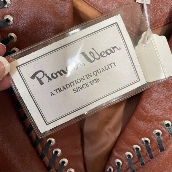 Vintage Pioneer Wear Women’s Western genuine leather jacket size Medium - Picture 8 of 12